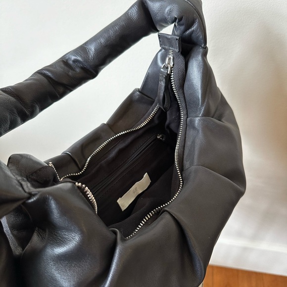 H&M black puffed leather purse - Picture 5 of 5
